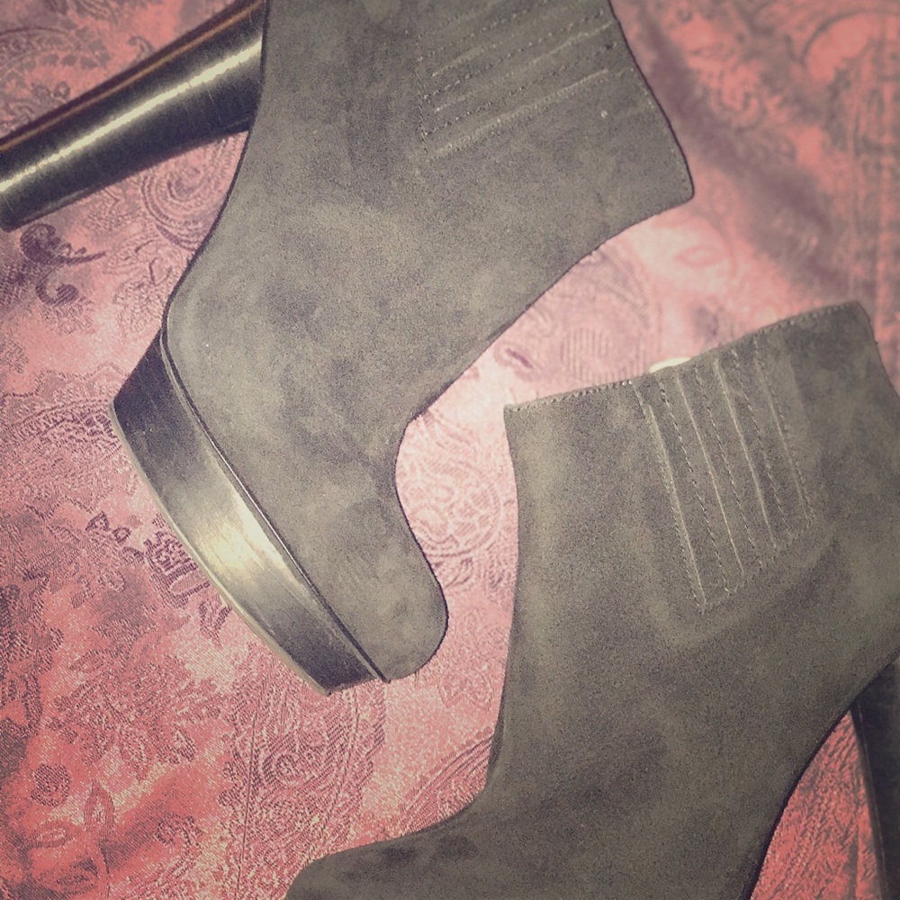 B Makowsky ankle-boots